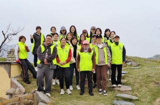 環(huán)保徒步行  “益”起拾垃圾 | 國(guó)貿(mào)開展綠足跡環(huán)保活動(dòng)