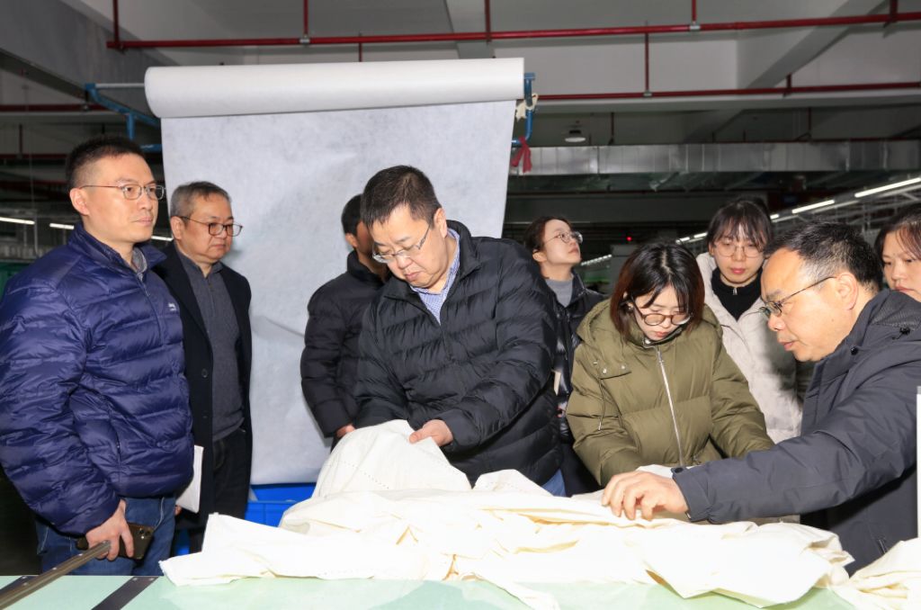 優(yōu)衣庫客戶代表來訪湖南華繡