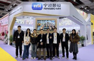 以刺繡匠心鏈動(dòng)全球綠色時(shí)尚 | 萌恒亮相2026中國(guó)國(guó)際紡織面料及輔料（春夏）博覽會(huì)