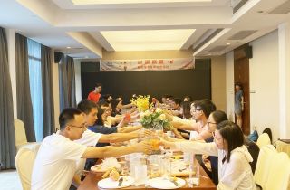 總有些驚喜的際遇 比方說(shuō)當(dāng)我遇見(jiàn)你