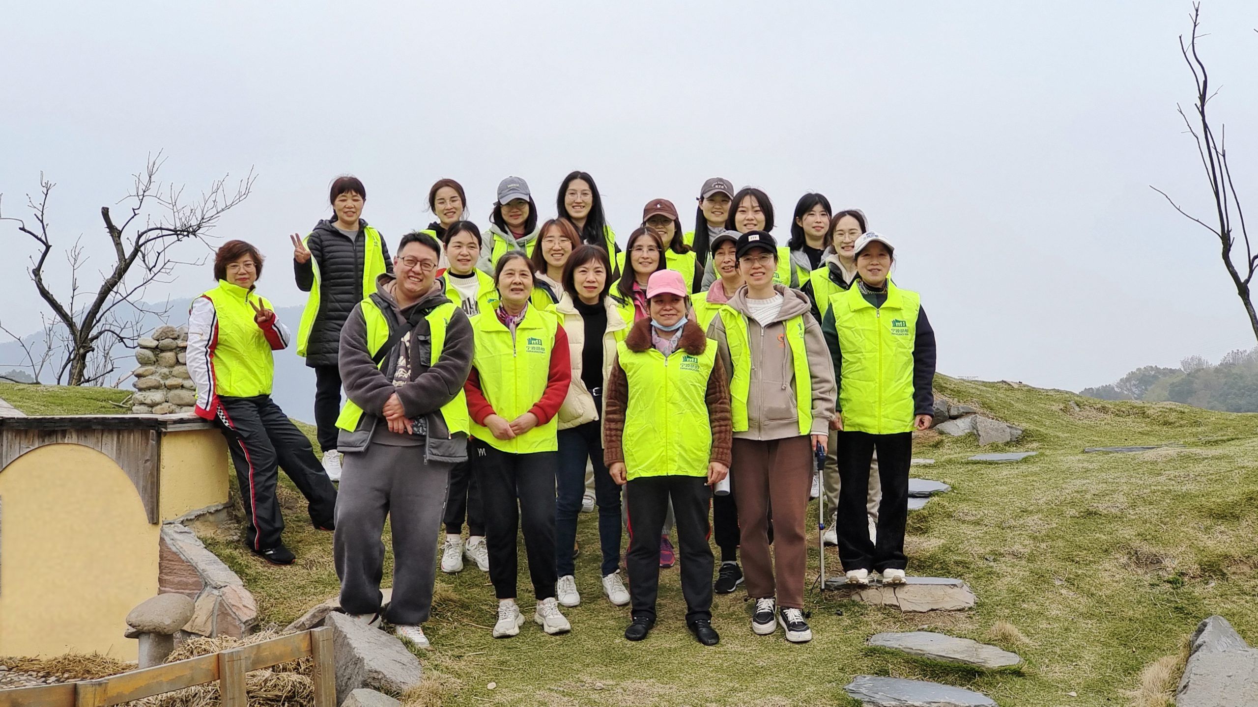 環(huán)保徒步行  “益”起拾垃圾 | 國貿(mào)開展綠足跡環(huán)保活動